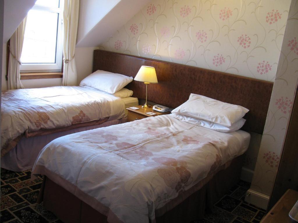 Almond Villa Guest House Perth Room photo